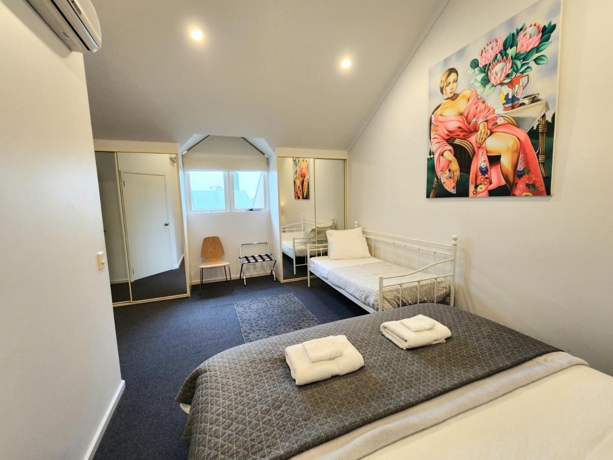 Spacious 4 Bedroom And 2 Bathrooms City Apartment Adelaide Eksteriør bilde
