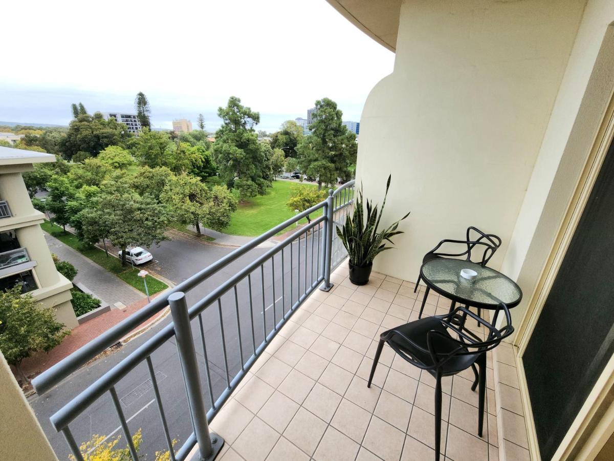 Spacious 4 Bedroom And 2 Bathrooms City Apartment Adelaide Eksteriør bilde