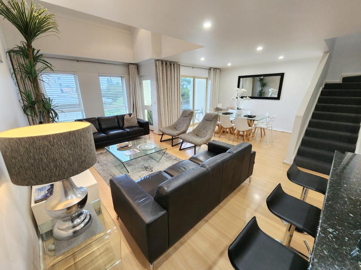 Spacious 4 Bedroom And 2 Bathrooms City Apartment Adelaide Eksteriør bilde