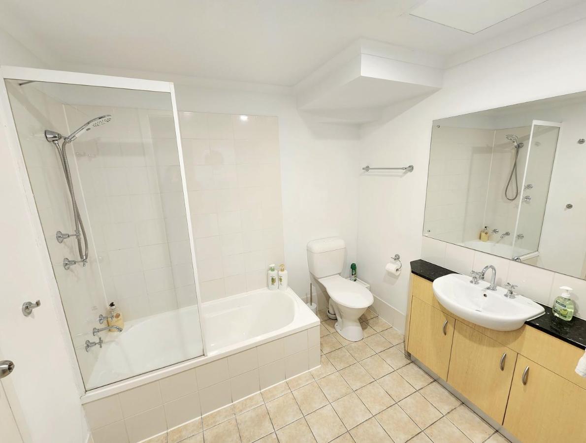 Spacious 4 Bedroom And 2 Bathrooms City Apartment Adelaide Eksteriør bilde